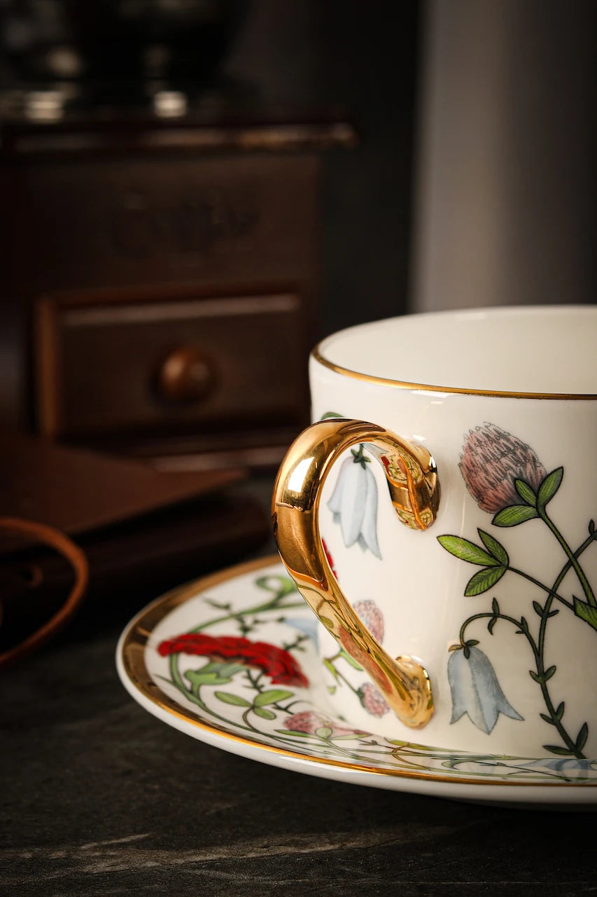 Russian Royal Porcelain Lomonosov Cartoon Rabbit Gold Plated Bone China Coffee Cup and Saucer Gift Box Gift Coffee Cup Set.