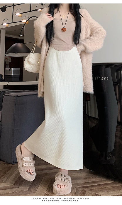 2025 New Thick Knit Midi Skirt High Waisted Straight Hem Bodycon Pencil Skirts for Petite Women Cozy Fall Winter Fashion.