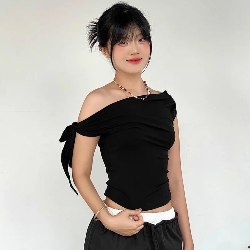 2025 Women'S Summer Ins Style New Shrink Pleated One-Shoulder Crop Top Backless Twist Tie Asymmetric T-Shirt Casual Top.
