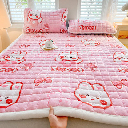 Winter Milk Velvet Mattress Toppers Thicken Quilted Bedsheet Student Bedspreads Washable Mattress Cover Queen Bedding Coverlets.