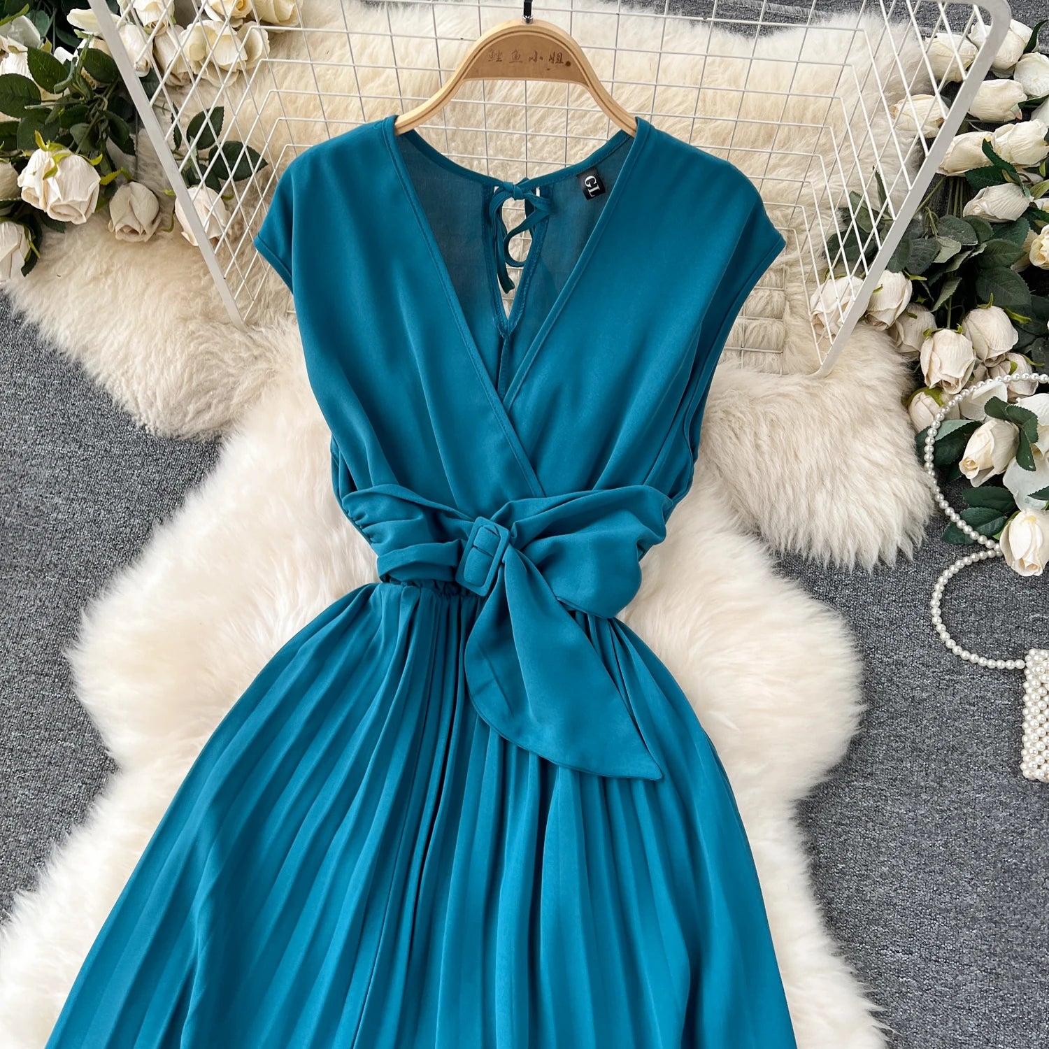 Französisch Vintage elegante Plissee Vneck Kleid A-Linie Mode Chiffon Frühling Herbst ärmellose Vestidos Frauen kleider.