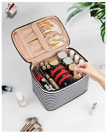 Makeup Bag Portable Cosmetic Bag Large Capacity Travel Makeup Case Organizer Black For Women Toiletry Bag for Girls Traveling.