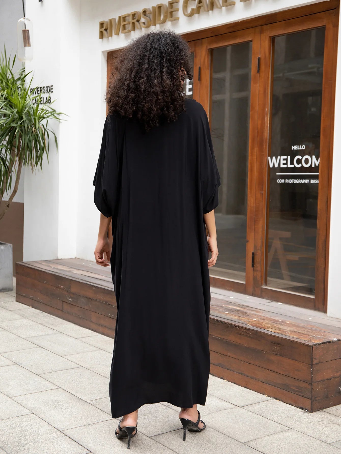 Badeanzug Vertuschungen Stickerei V-Ausschnitt Kurzarm Bad vertuschen für Frauen Kaftan Kleider.