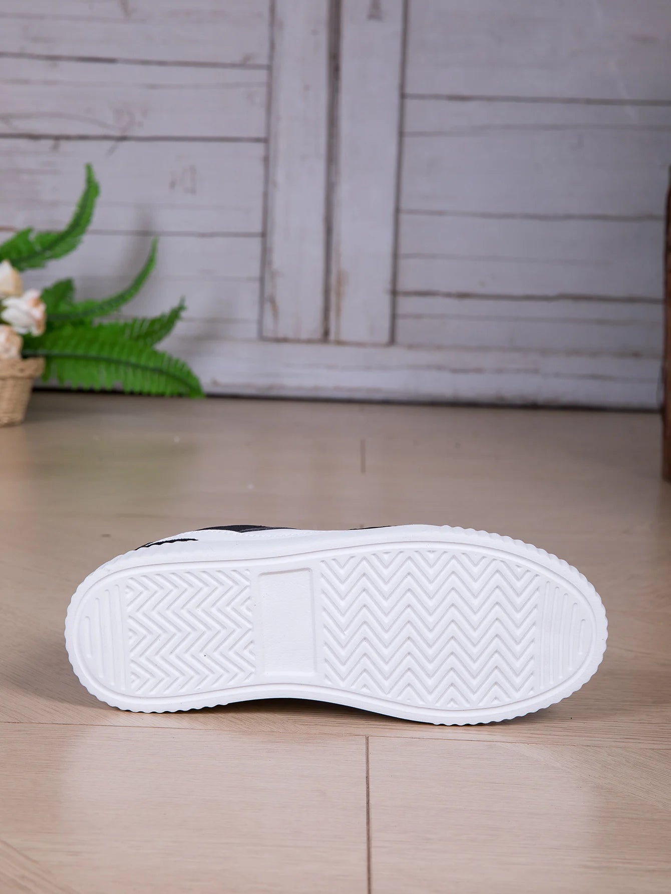 Women Shoes Skateboarding Shoes For Men Fashion Sneakers Lightweight White Black Sports Running Outdoor Casual Shoes Size36-46.