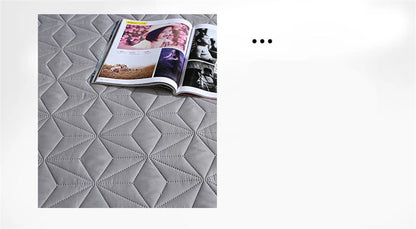 Sandwich Cotton Quilted Waterproof Bed Pad Elderly and Children Bed Protectors Pads Non-slip Anti Dust Skin-friendly Bed Cover.