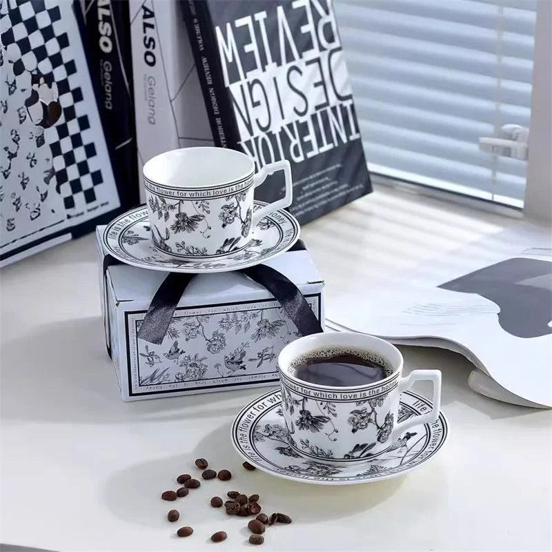 Vintage Elegant Ceramic Mug Floral bird pattern Coffee Cup and Saucer Afternoon Tea Cup Dessert Tray Exquisite Gift Water Cup.