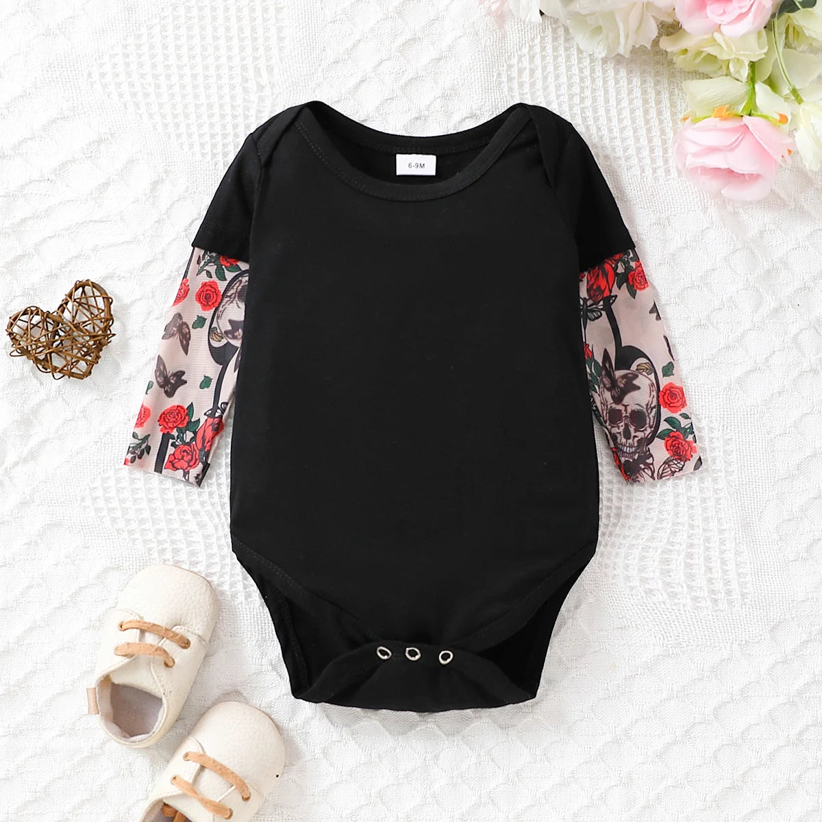 Sommer Baby Boy Kleidung Body suits Mode Neugeborenen Stram pler gefälschte zwei tätowierte Ärmel Baumwolle bequeme Baby Bodysuit Einteiler.
