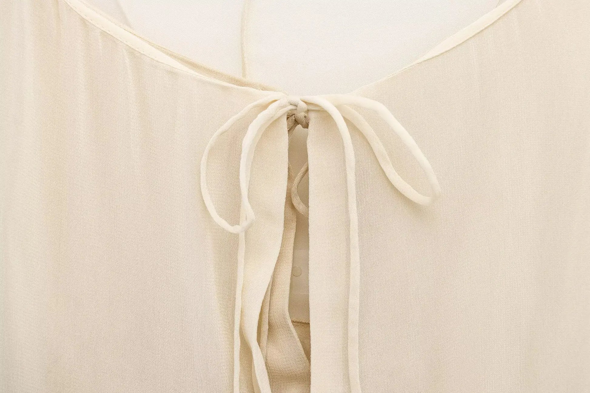 New spring women's clothing European and American style ruffled edge lace-up fake two-piece layered trumpet sleeve shirt.