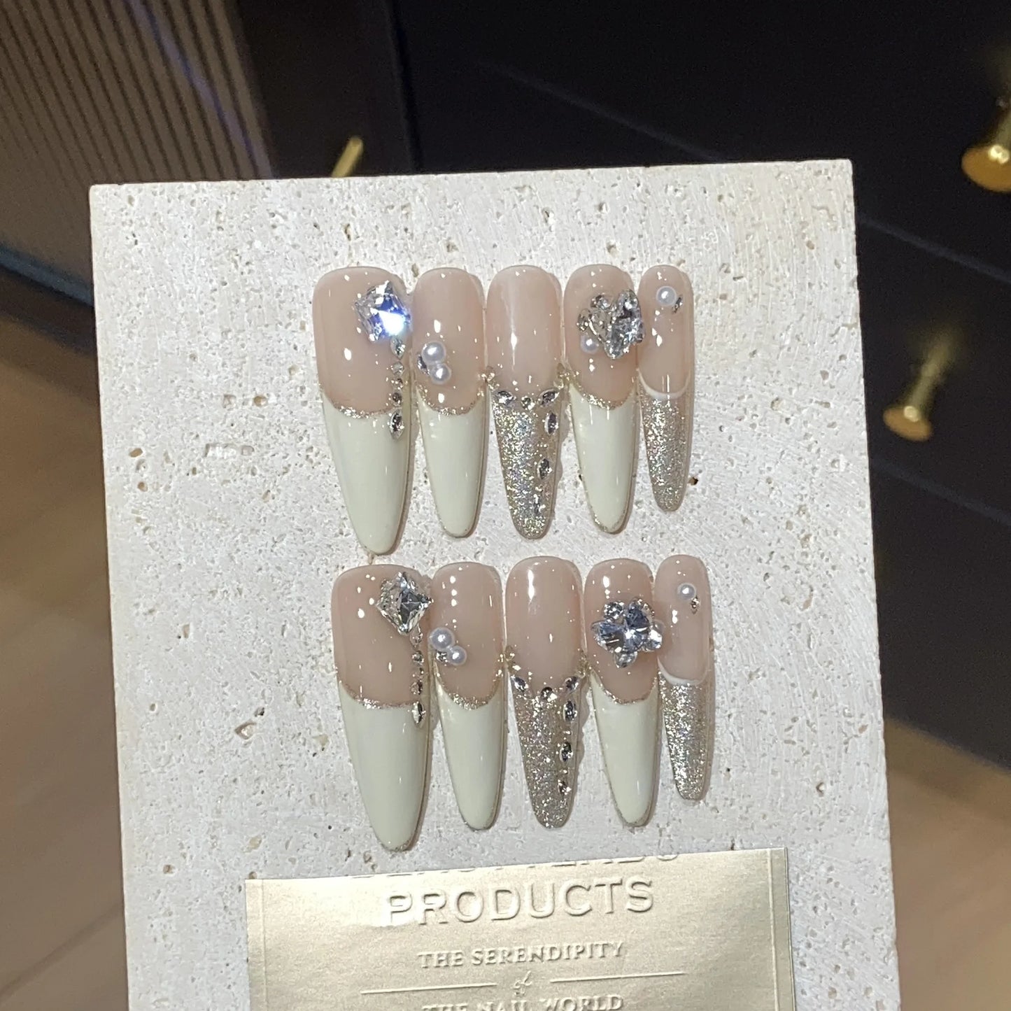 10Pcs White Simple French Fake Nails Pearl Rhinestone False Nails Long Almond Press on Nails Fashion Cat Eye Nail Art Handmade.