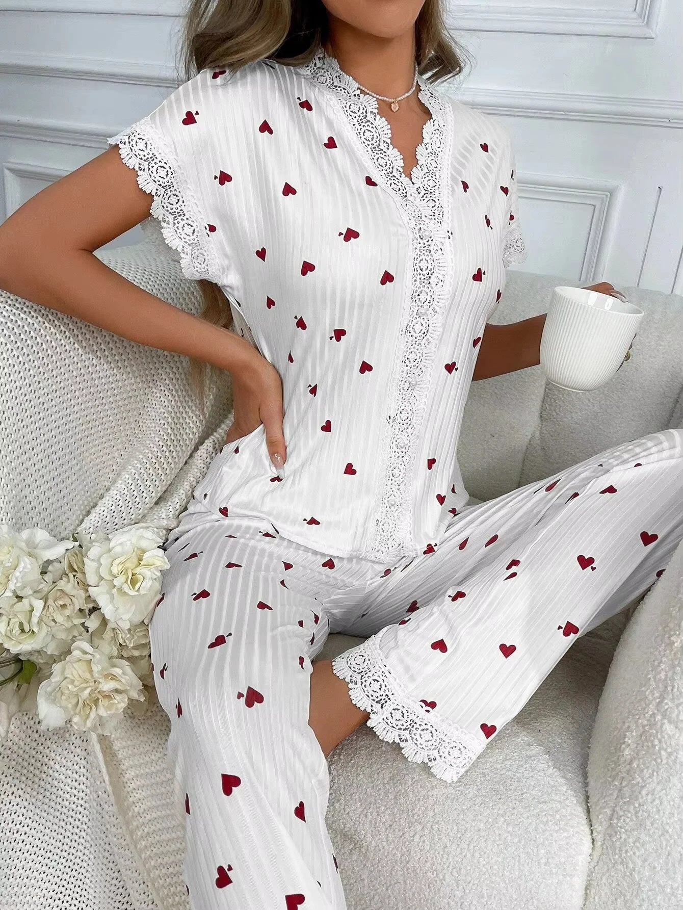 Damen-Pyjama-Set mit Spitzenbesatz, kurzärmliges Oberteil mit Knöpfen vorne und durchgehende Hose, Kirschdruck, 2-teilig, Nachtwäsche, Nachtwäsche, Homewear.