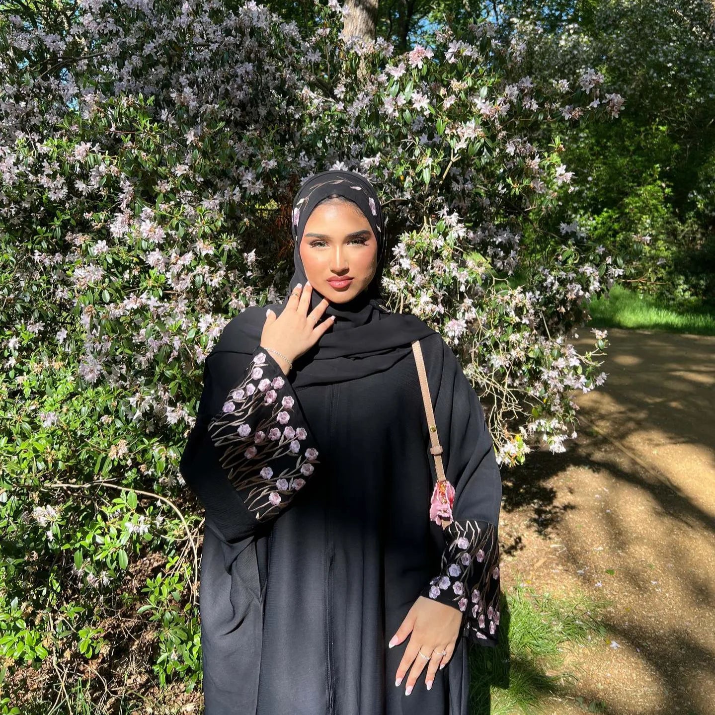 Islamic Clothes Black Flower Embroidery Abayas for Women Dubai Cardigan Muslim Saudi Open Abaya Kimono Luxury Hijab Dress Kaftan.