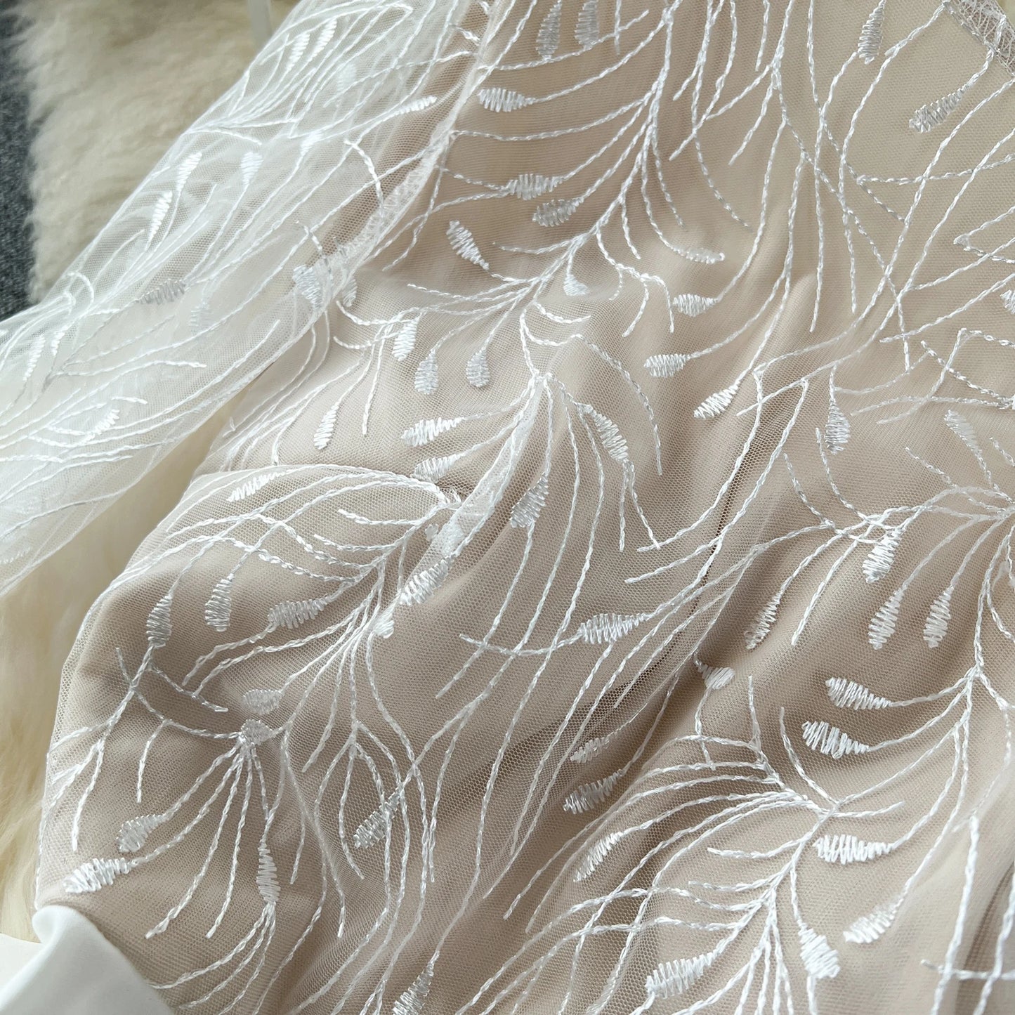 Light Luxury Elegant Women White Backless Jumpsuits Temperament O-neck Puff Long Sleeve Embroidery Female Playsuits.