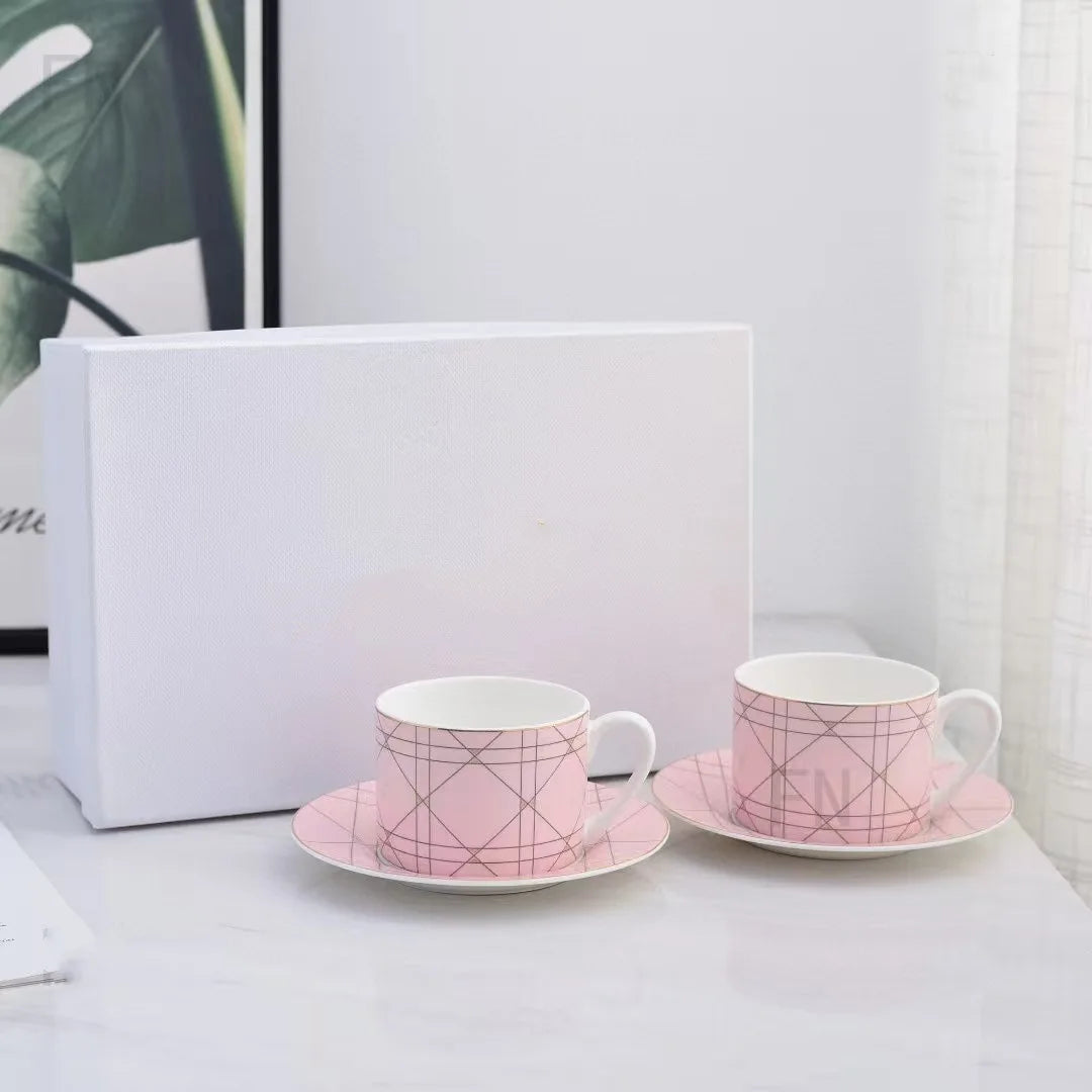 Red, Blue, Gray Tiger Series  Animal Images Bone Porcelain Coffee Cup Plate European Afternoon Tea Cup and Saucer Set Gift Box