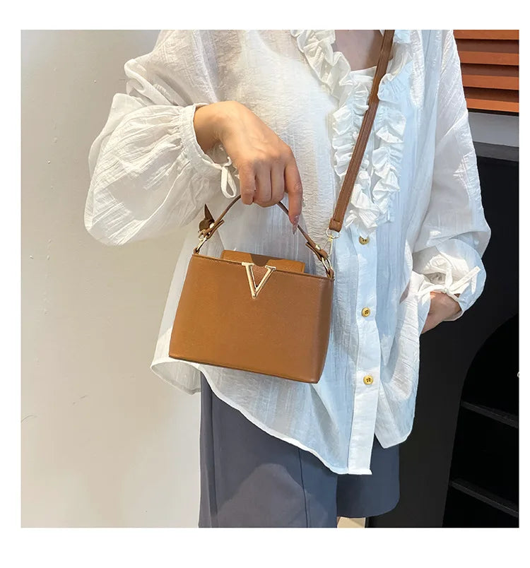 Luxury Women's Tote Bag, Chic V Shaped Stylish Pu Leather Bucket Bag, Top Cover Handbag Women Shoulder Crossbody Bag for Woman