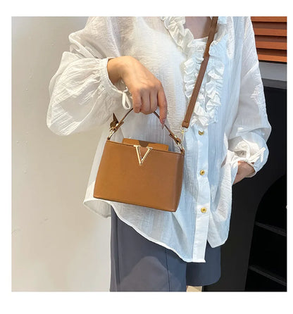 Luxury Women's Tote Bag, Chic V Shaped Stylish Pu Leather Bucket Bag, Top Cover Handbag Women Shoulder Crossbody Bag for Woman
