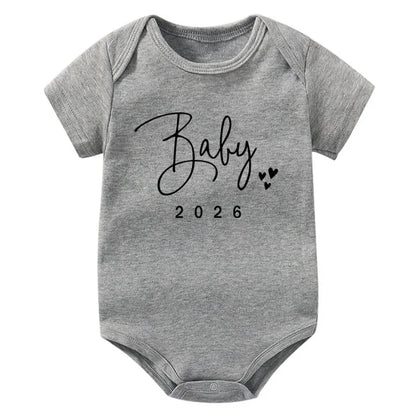 Baby-Ankündigung, bald, 2026, Strampler für Neugeborene, Sommer, Jungen- und Mädchen-Body, Körper, Schwangerschafts-Enthüllung, Kleidung, Säuglingsoverall.