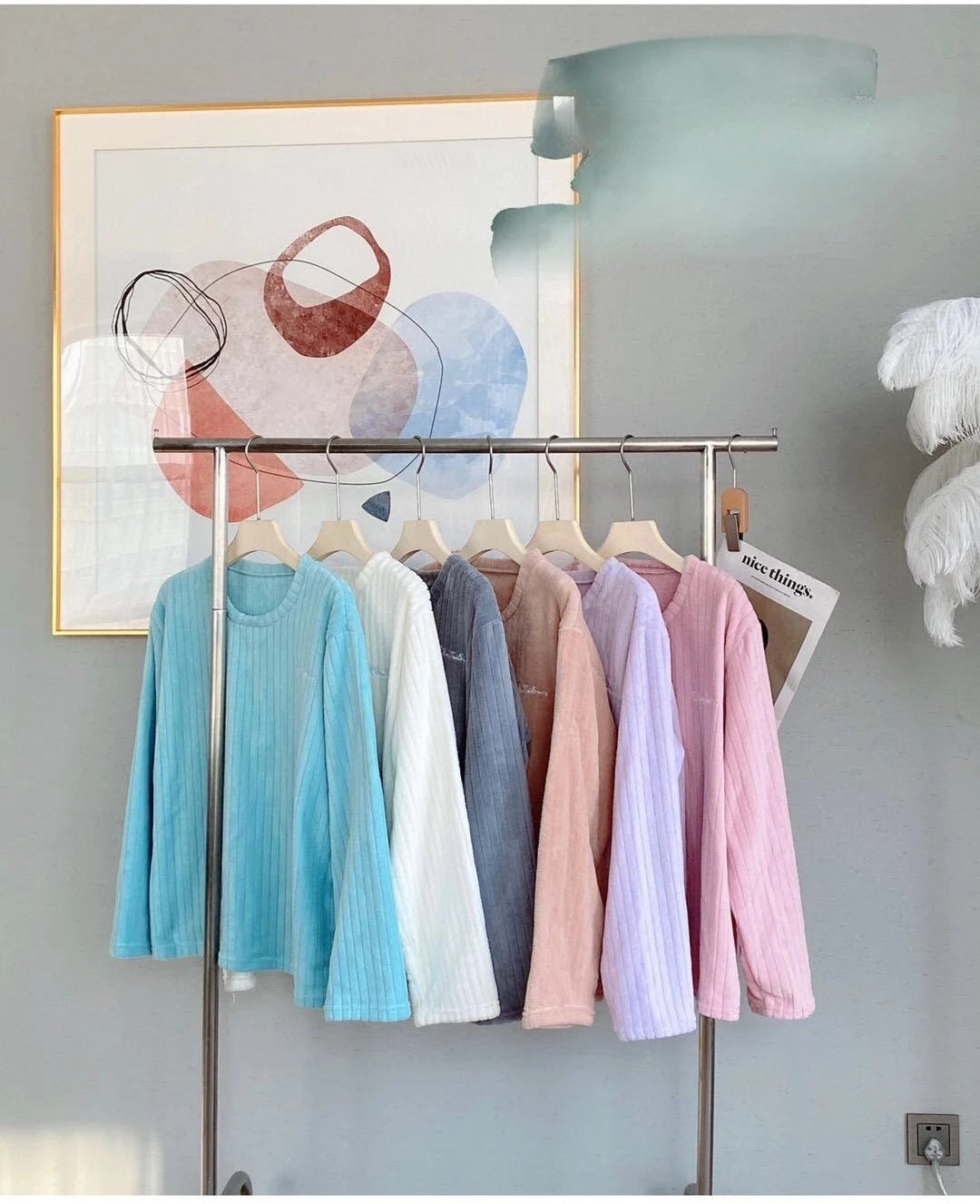 Verdickte warme Nachtwäsche für den Winter, Korallensamt, lockerer Loungewear-Pyjama mit weitem Bein, 2-teiliges Set, gestreifte Damen-Nachtwäsche.