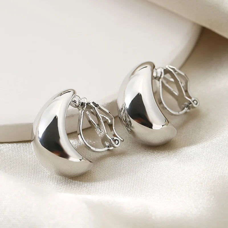 New French Light Luxury Droplet Shaped Ear Clip with No Ear Holes, High Grade, Simple and Smooth Female Earrings Accessories.