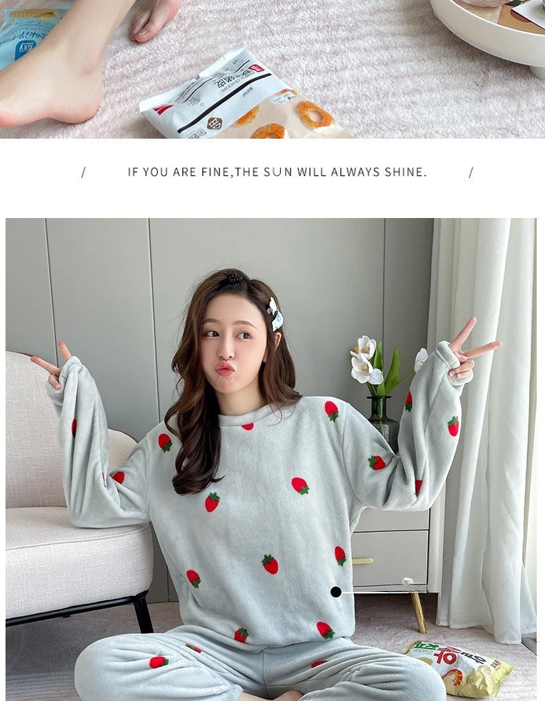 Warme Damen-Nachtwäsche für den Winter, bedruckt, Erdbeere, O-Ausschnitt, Korallensamt-Pyjama, Loungewear, zweiteiliges Set, süße Damen-Pyjamas