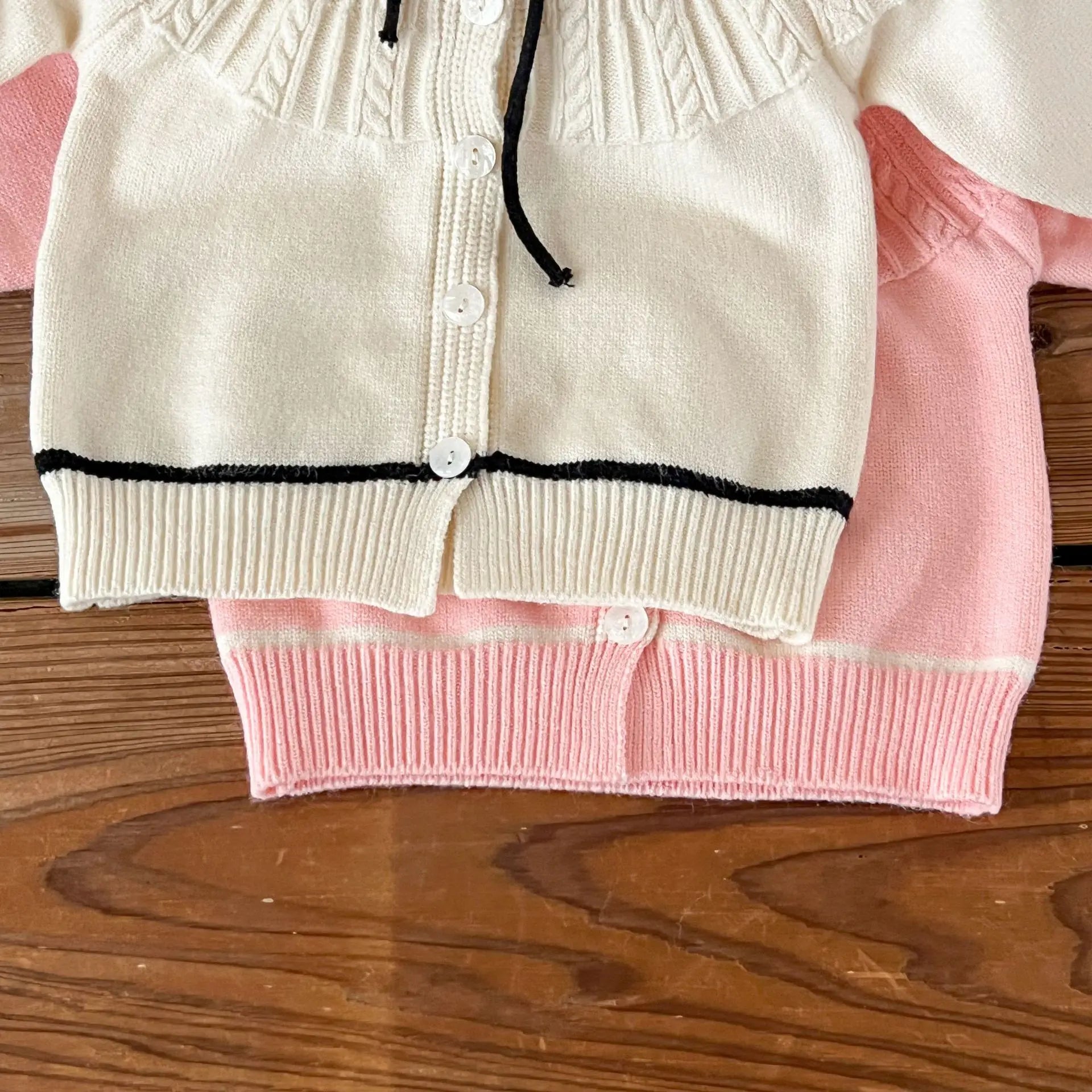 Ins Mädchen Baby reine Baumwolle Lotusblatt Kragen Top Bauch Hosen Pullover Set für Kinder Herbst und Winter Wärme Set.