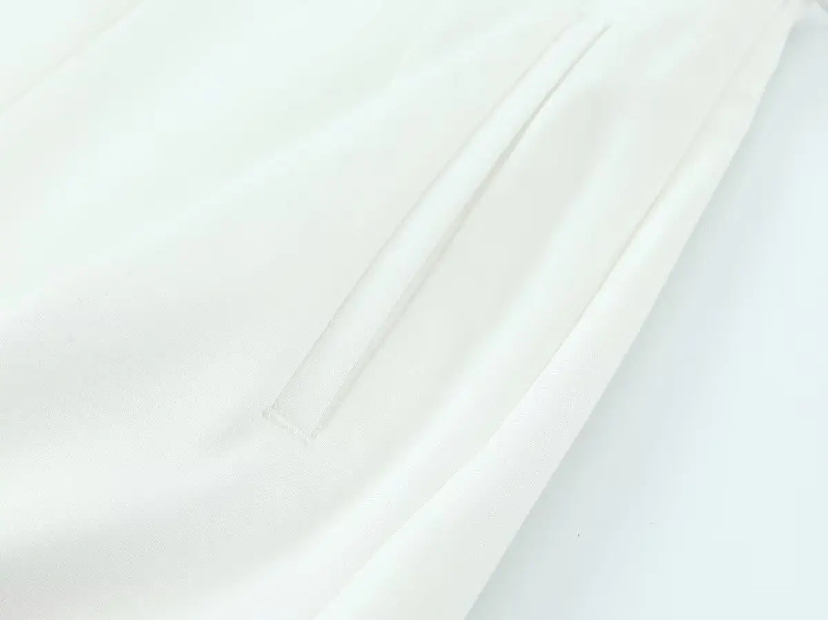 ZBZA Women High Waist A-line Shorts Loose Fit Double Pocket Zipper Solid Color Casual Mini Shorts Spring Summer New Chic Shorts.