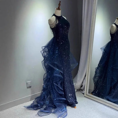 Elegante funkelnde marineblaue Abendkleider, Halt-Perlen-Partykleid, maßgeschneidertes Ballkleid 2025, abgestufte Roben de Soirée, Sweep-Zug.