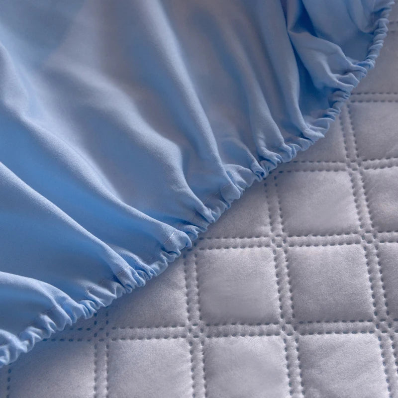 New Quilted Waterproof Mattress Cover Solid Color Waterproof Antibacterial Breathable Elastic Band Fixed Mattress Cover.