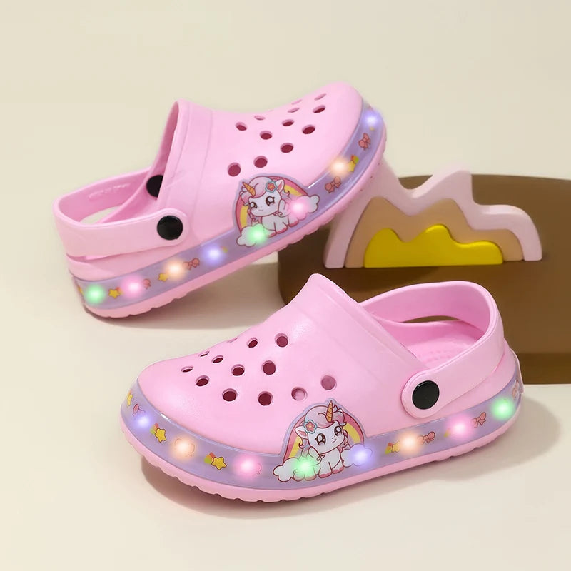 Light Sandals for Girls Pink Cartoon Printing Summer Beach Kids Shoes Outdoor Non-slip Classic Design Children's Casual Clogs.