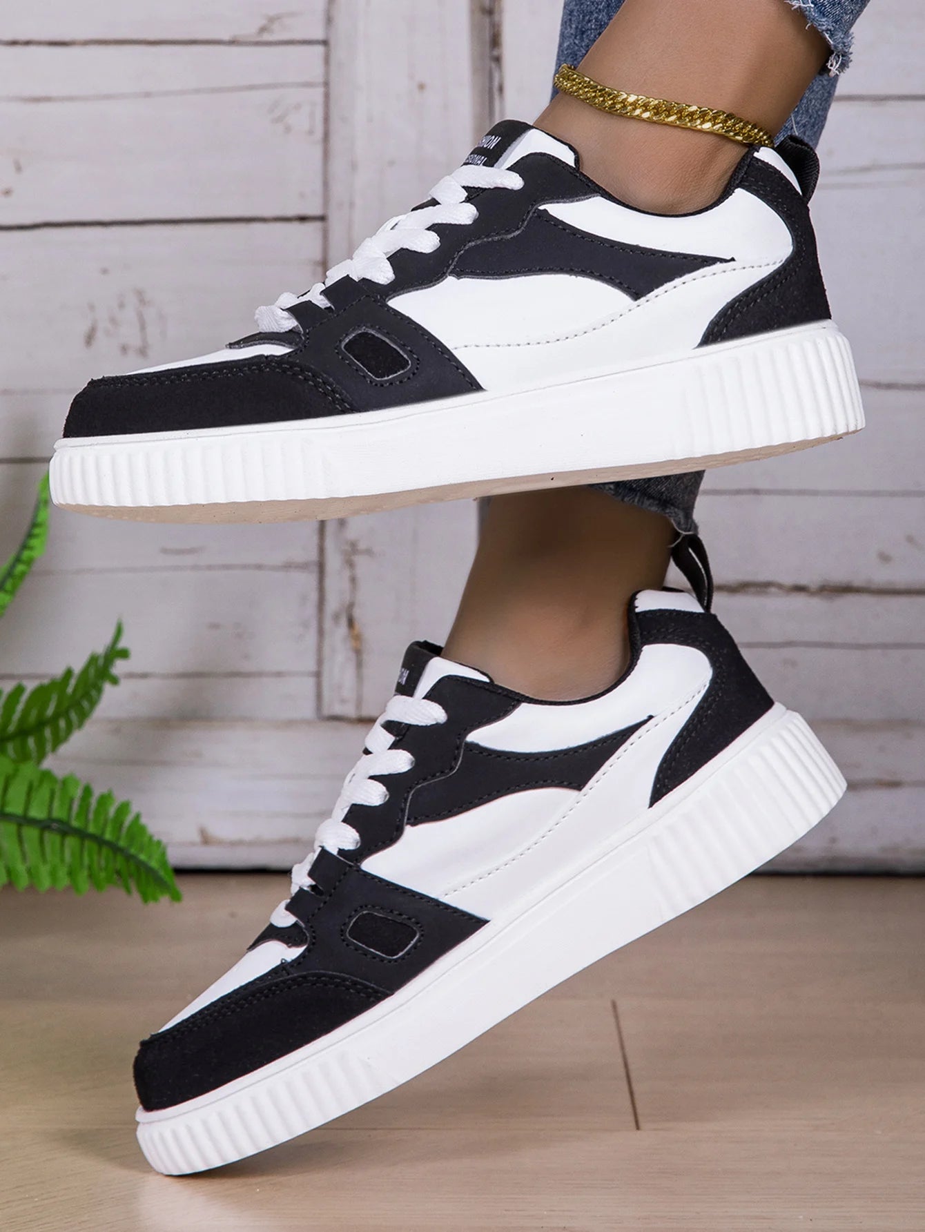 Women Shoes Skateboarding Shoes For Men Fashion Sneakers Lightweight White Black Sports Running Outdoor Casual Shoes Size36-46.