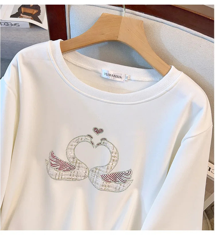 175 kg Übergröße Damen Büste 170 Herbst Lose Rundhals Langarm Diamant Schwan Sweatshirt Schwarz Weiß 5XL 6XL 7XL 8XL 9XL.