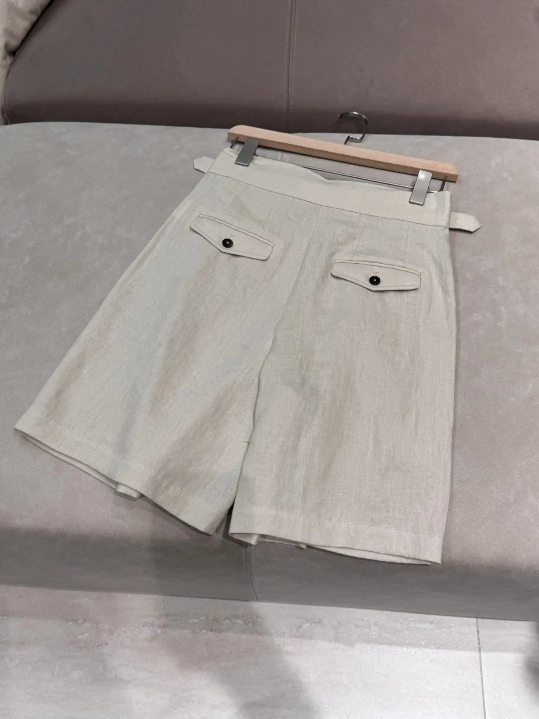 Summer women's solid color high quality linen shorts.