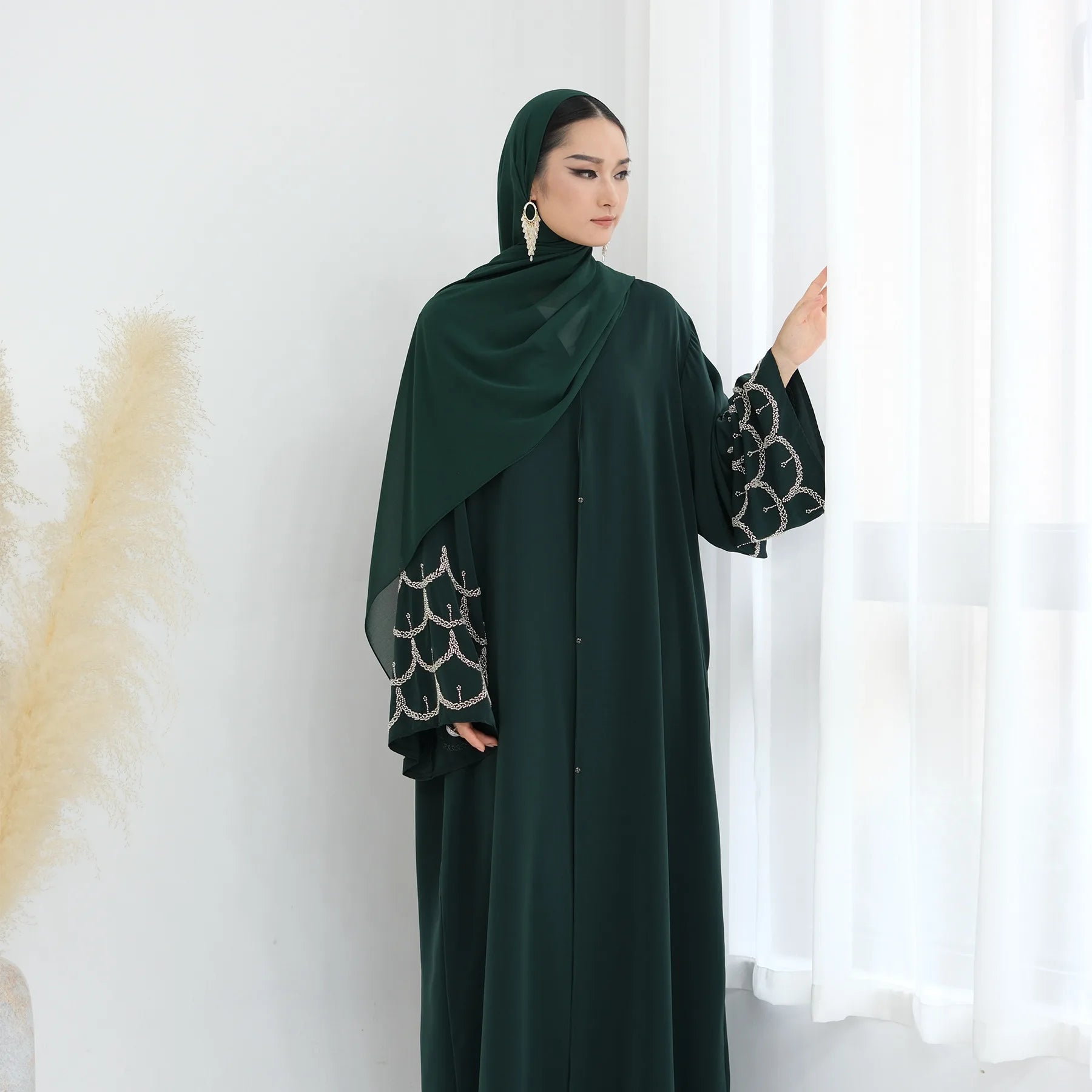 2025 Middle Eastern Islam Outfit for Muslim Women Luxury Dubai Modest Abaya Dress Eid Arabic Cardigan Plain Turkey Kaftan Robe.