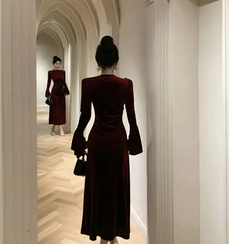 Internet Celebrity High-End-Samtkleid Leichtes, temperamentvolles, hoch tailliertes, schlankes, burgunderrotes Fischschwanzkleid