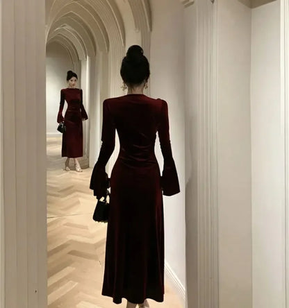 Internet Celebrity High-End-Samtkleid Leichtes, temperamentvolles, hoch tailliertes, schlankes, burgunderrotes Fischschwanzkleid