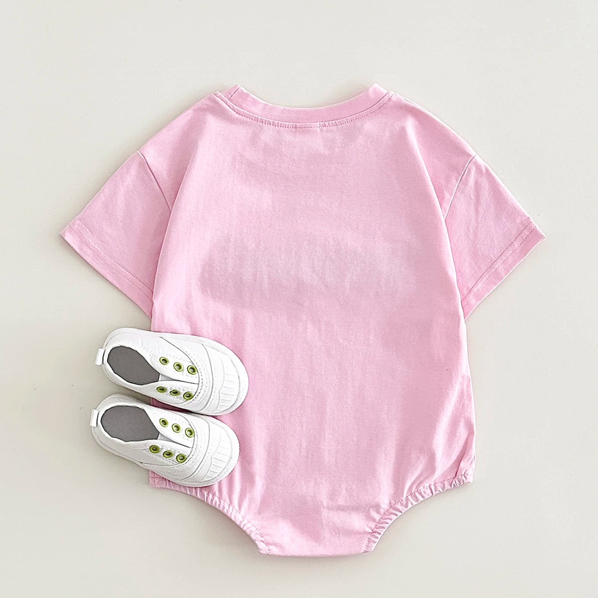 INS Sommer Neue Baby Body Neugeborenen Kleidung Jungen Mädchen Baumwolle Dreieck Strampler Plüsch brief Kurzarm Infant 0-18M.