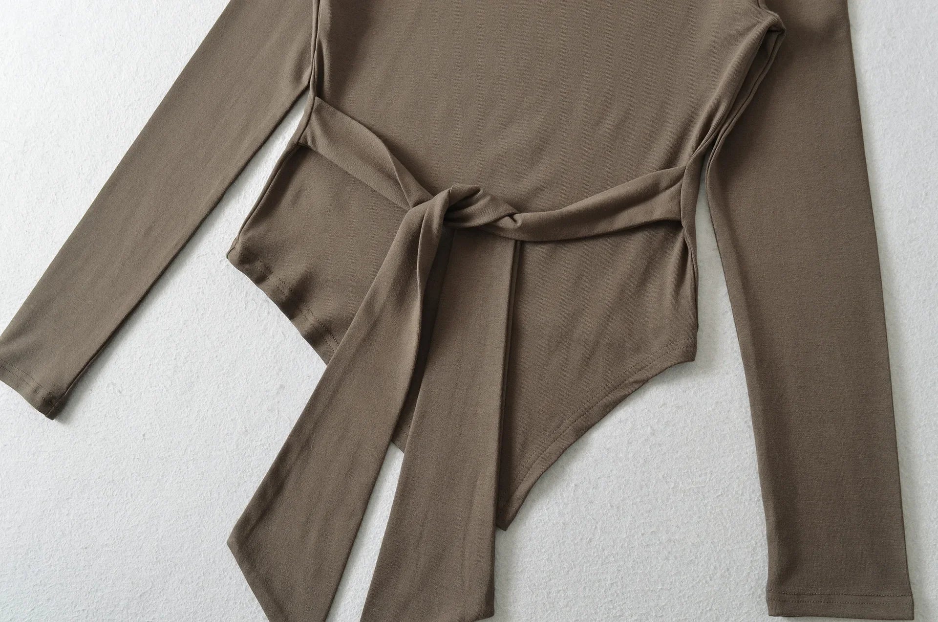 Sexy Long Sleeve T-Shirt Women's Waist Cinched Shoulder Bared Strap Design Autumn 2025 Irregular Halter Neck Top for Trendy Girl.