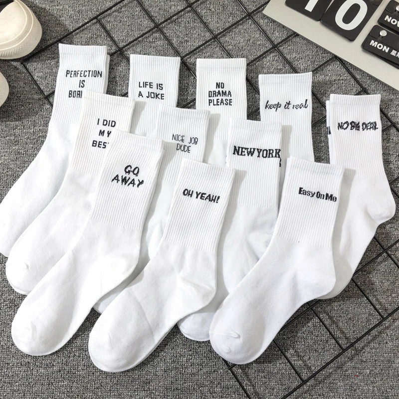 Simple European and American street letters white men's and women's socks sports hip hop college style socks.