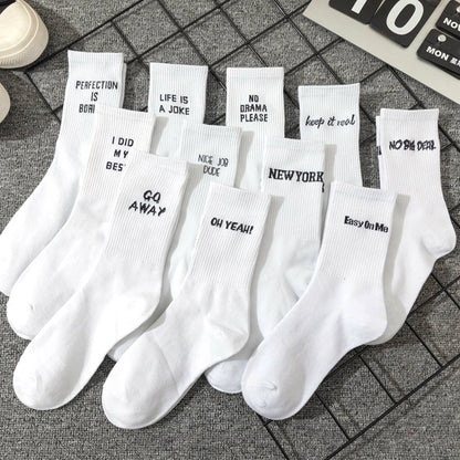 Simple European and American street letters white men's and women's socks sports hip hop college style socks.