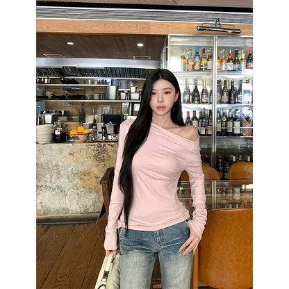 Slim Fit Long Sleeve T-Shirt Shoulder Bared One Shoulder Style Casual Streetwear for Young Women Fashionable And Stylish.