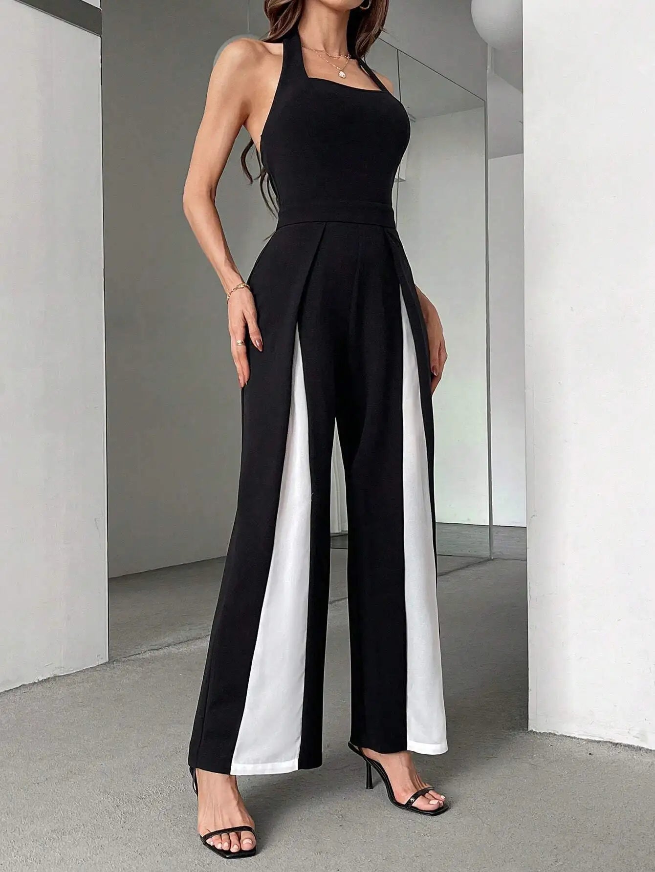 Casual Sleeveless Round Neck Jumpsuit Women's 2025 Summer Fashion Patchwork Slimming Halter Neck Sleeveless Backless One Piece.