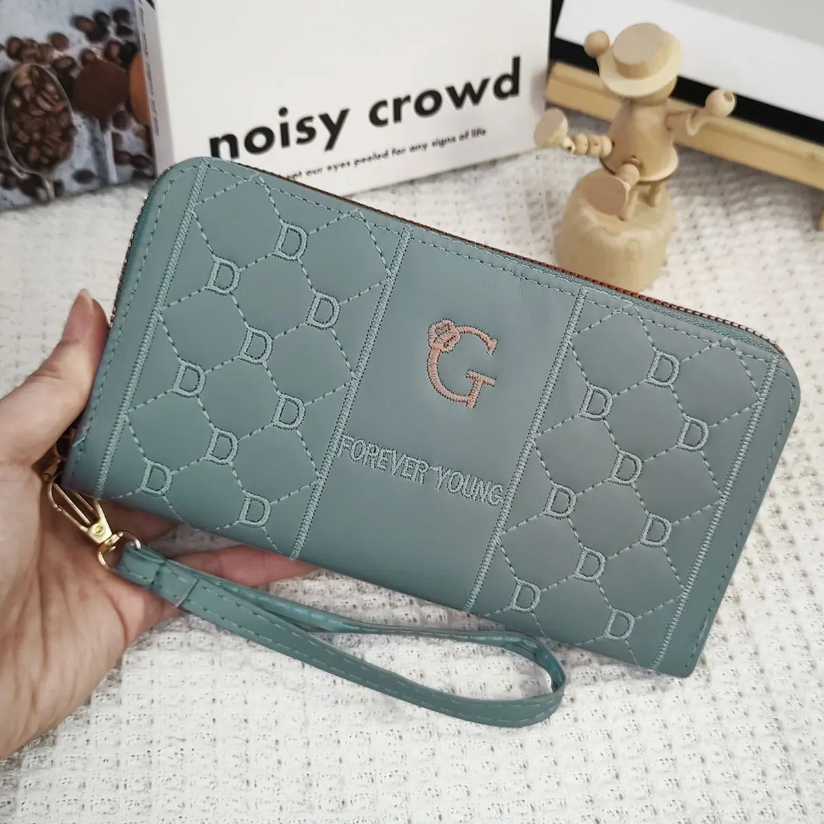 Women's wallet long letter embroidered women's long zipper versatile wallet large capacity mobile wallet.