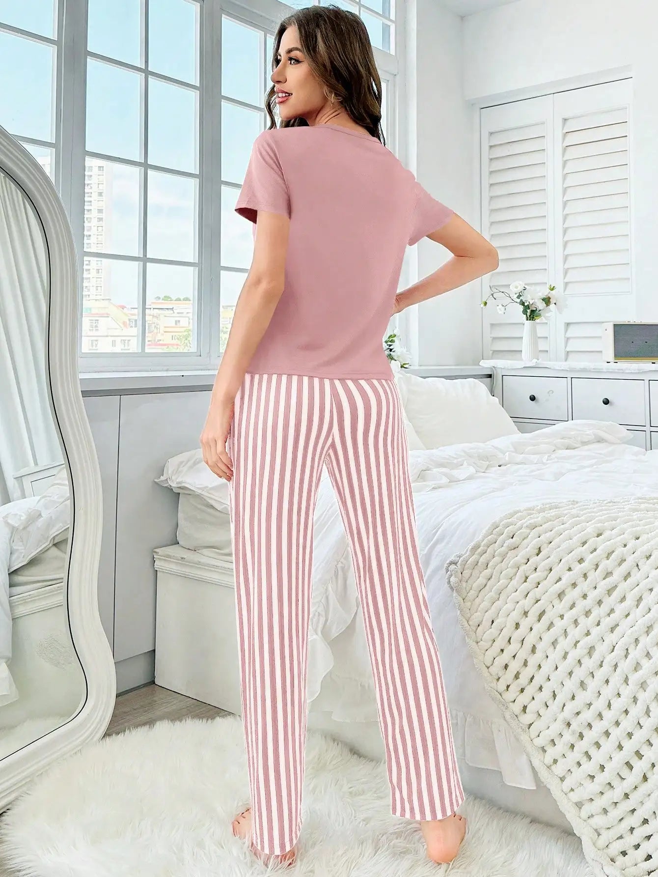 Damen-Pyjama im neuen Stil, kurzärmelig, gestreifte Hose, zweiteilig, elegantes, lässiges Heim-Outfit.