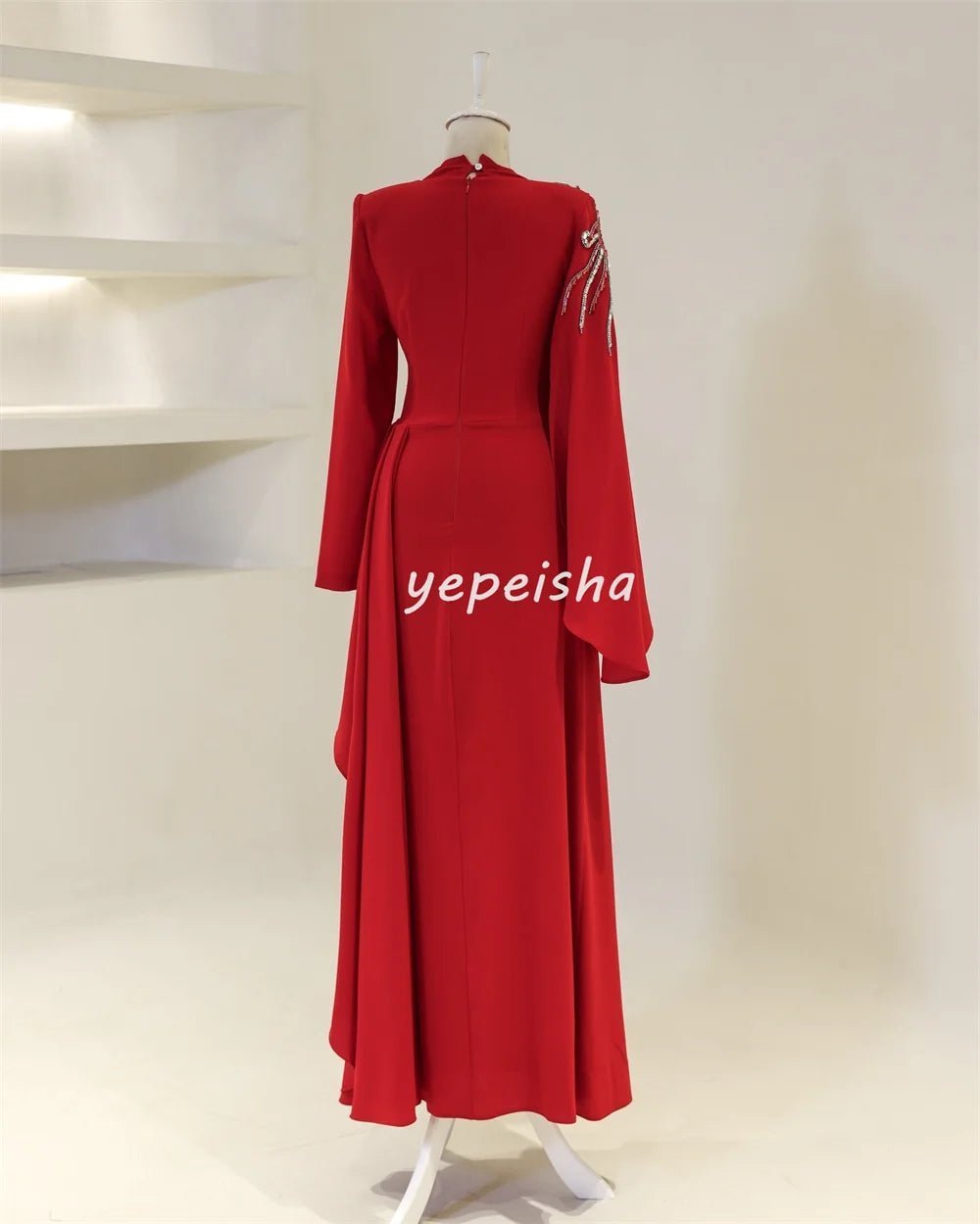 Maßgeschneiderte glitzernde Jersey-Falten, gerüscht, drapiert, mit Perlen besetzt, mit Pailletten, gerader, hoher Kragen, lange Kleider, maßgeschneiderte Anlasskleider im Retro-Stil.