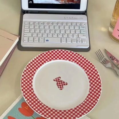 INS High Beauty Plate Vintage French Red Checkered Bear Plate Cute Ceramic Round Plate Dessert Breakfast Creative Dish Circular.