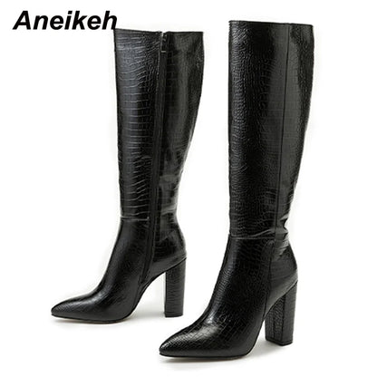 Aneikeh Pointed Thick Heels Knee Long Boots Women's 2025 Spring/Autumn Patent Leather Crocodile Pattern Panel Side Zipper Boots.
