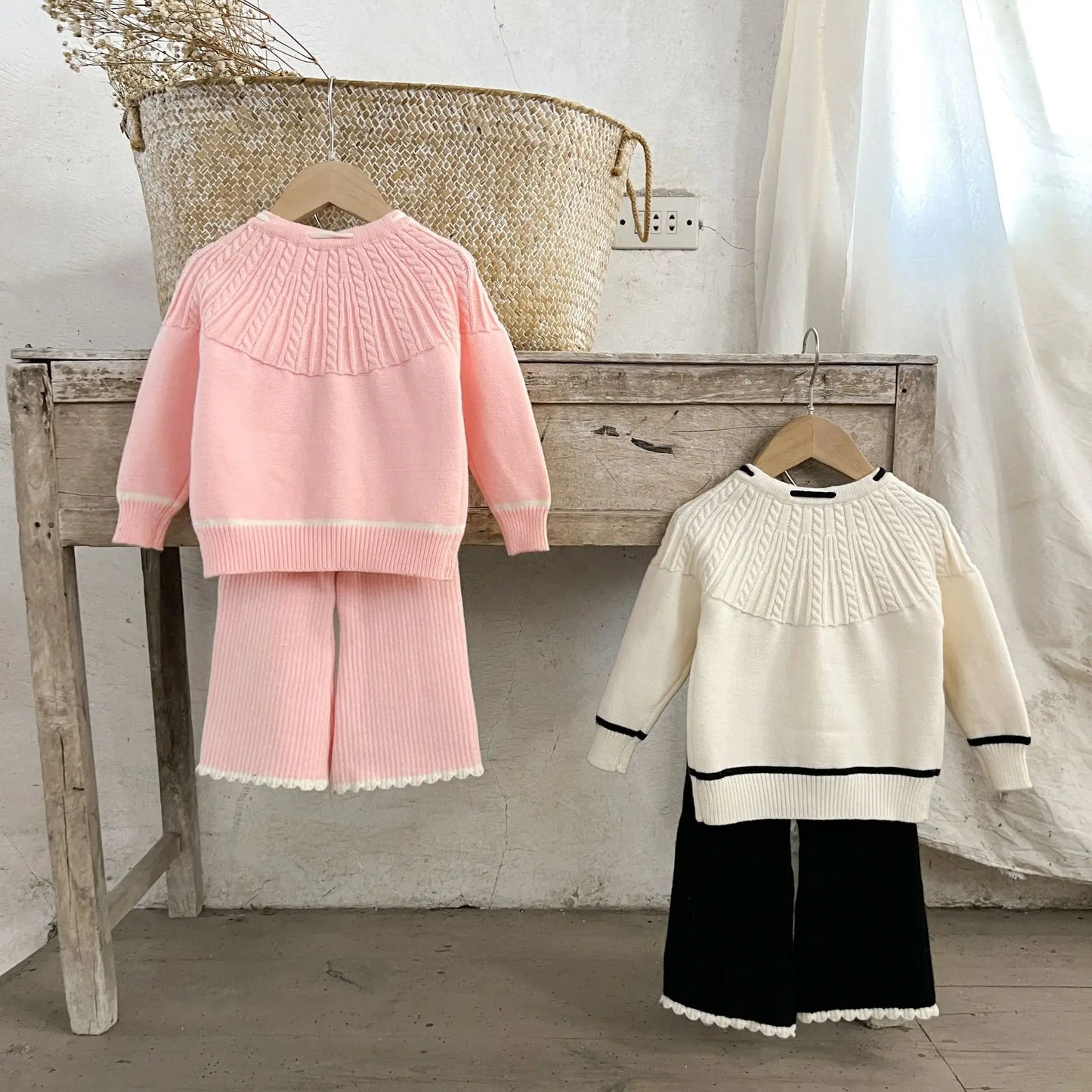 Ins Mädchen Baby reine Baumwolle Lotusblatt Kragen Top Bauch Hosen Pullover Set für Kinder Herbst und Winter Wärme Set.