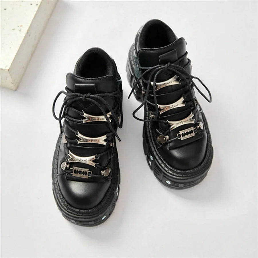 Punk Stil Frauen Schwarze Schuhe Rock Metall Dekor Lace-up Ferse Höhe Plattform Schuhe Gothic Mann Turnschuhe Frauen Stiefeletten 2025, Neue.