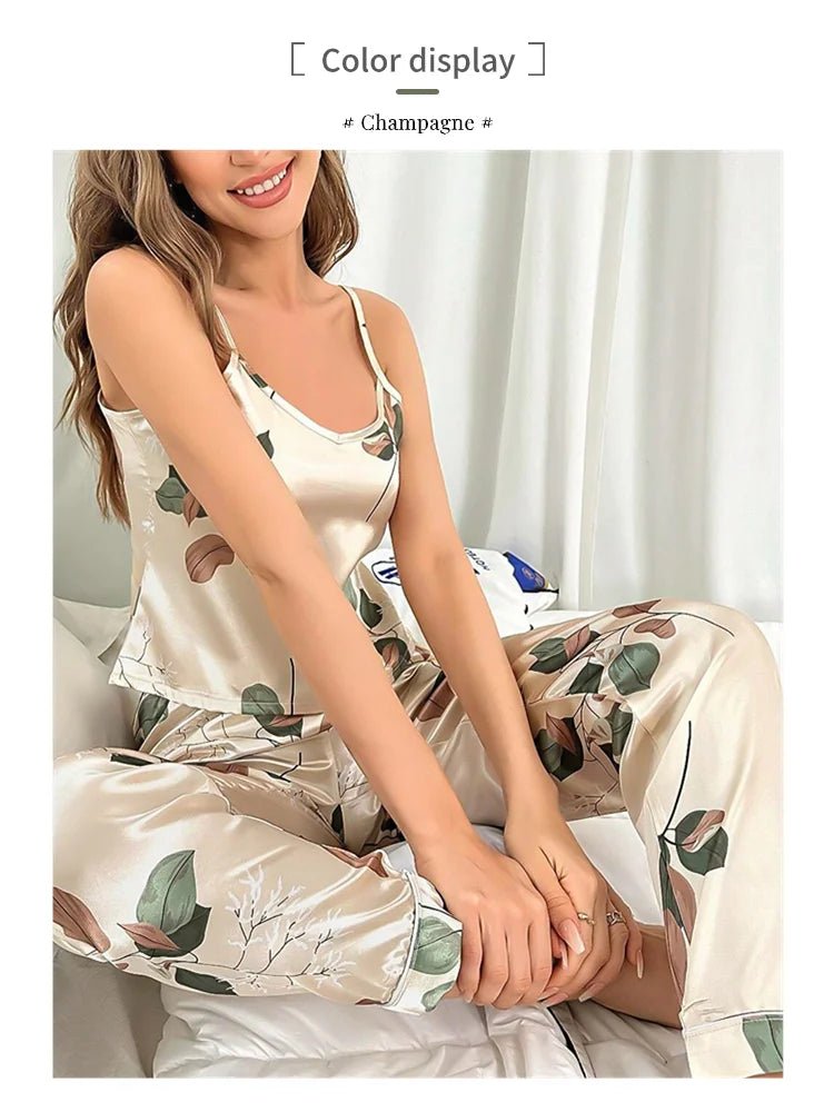 Elegantes Damen-Pyjama-Set aus Satin mit Blattmuster, V-Ausschnitt, Cami-Oberteil und elastische Hose für bequemen Schlaf und Faulenzen.