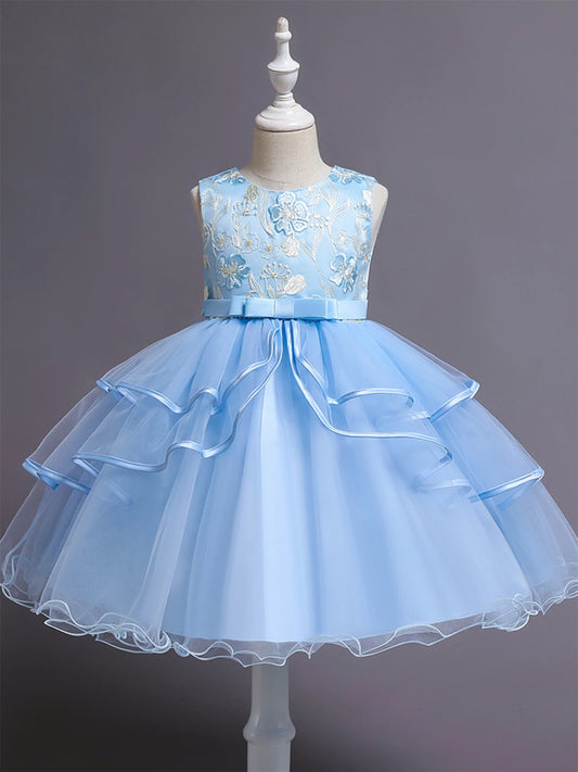 Blumen stickerei Kleid des blauen Mädchens ärmellose schlanke Prinzessin Geburtstags feier Kleid Klavier Performance tragen.