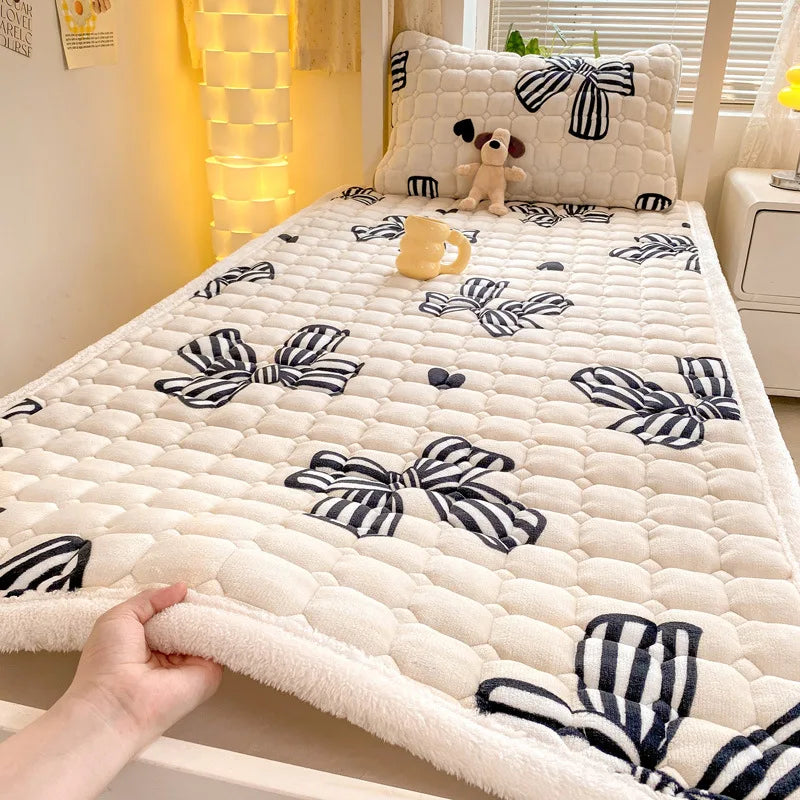 Cartoon Printed Warm Bed Mattress Super Soft Cozy Milk Velvet Single Bedding Protector Thick Tatami Mats for Autumn and Winter